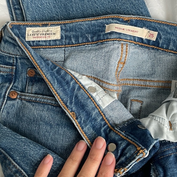 Levi’s Wedgie Straight Jeans - Picture 4 of 7